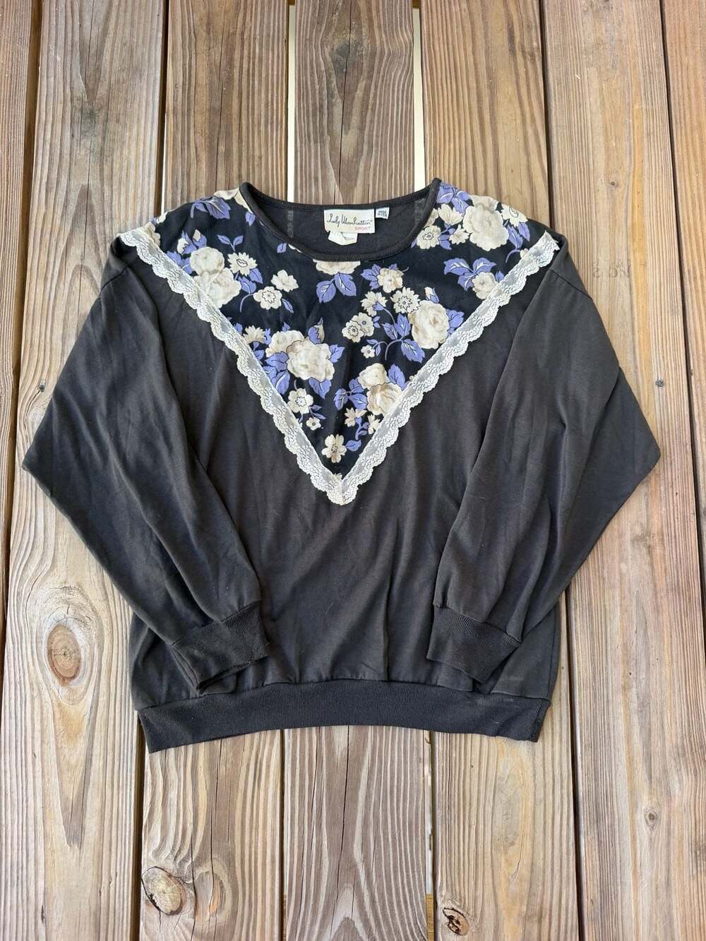 Vintage Lady Manhattan Sport Black Floral Lace V-Neck Sweatshirt Medium